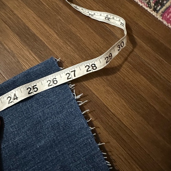 JUDY BLUE - MID RISE BUTTON FLY FLARE W/DESTROY FRAY HEM JEANS - 82638 size 7/28 - Picture 7 of 9